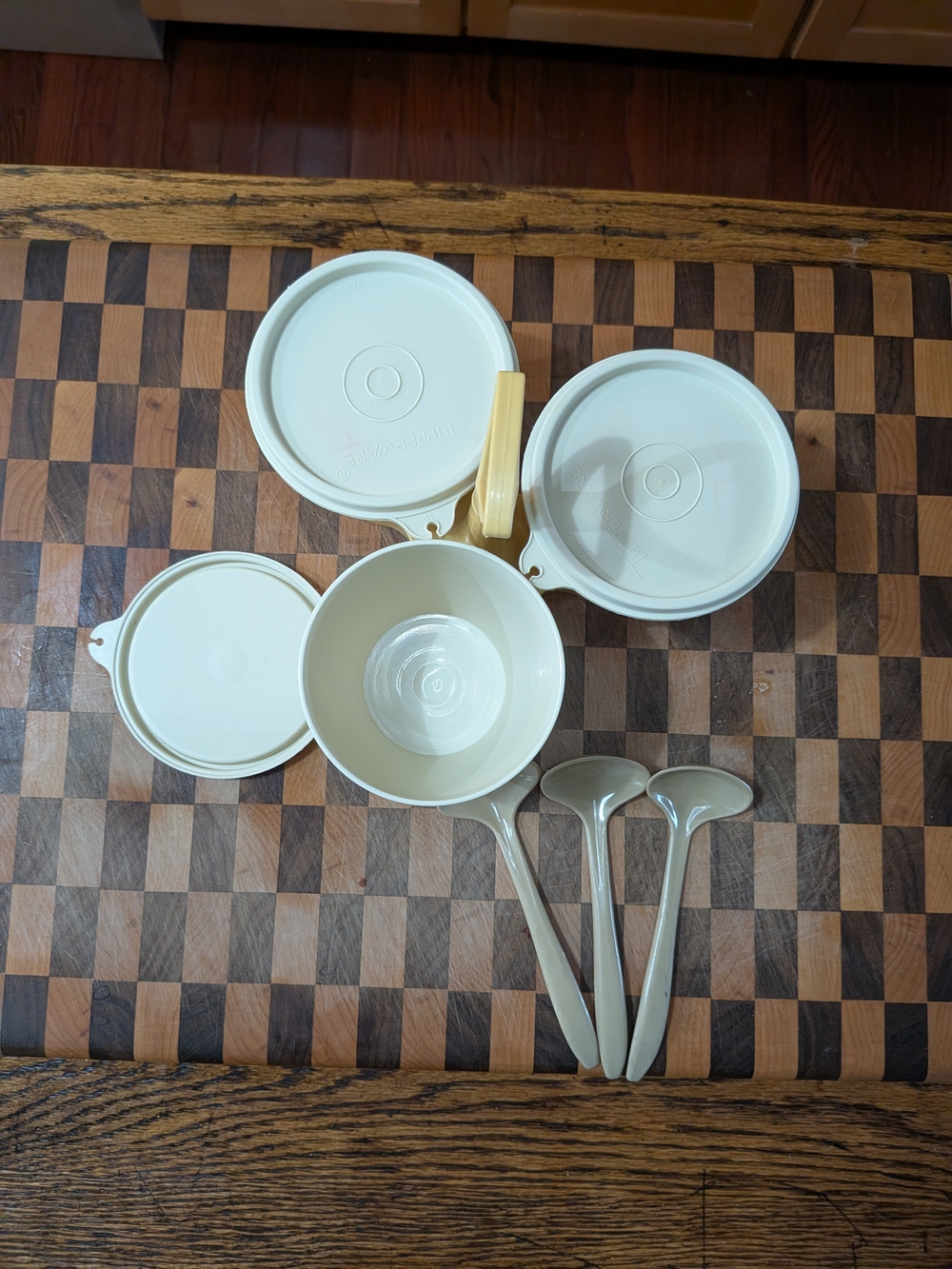 Tupperware Condiment Caddy W/Spoons - Picture 3 of 4